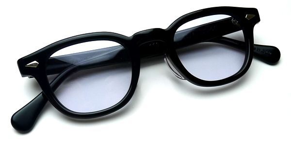 ジョニー・デップ氏も愛用の1950年代デザインのアーネルを復刻