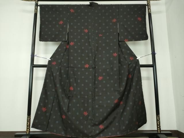 平和屋着物○本場大島紬 7マルキ 地空 舞蝶花文 正絹 逸品 DAAS3738ps