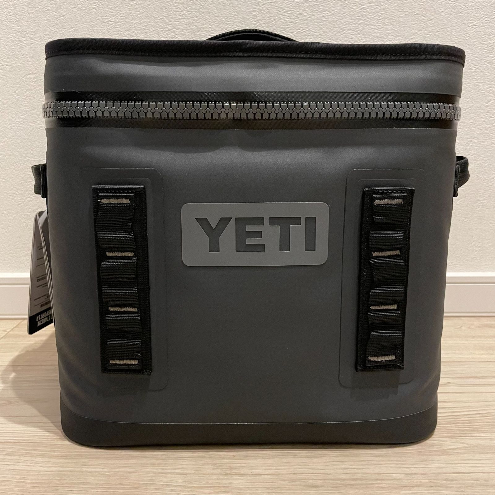 新品未使用＊【チャコール】YETI Hopper Flip 12 Soft Cooler - メルカリ