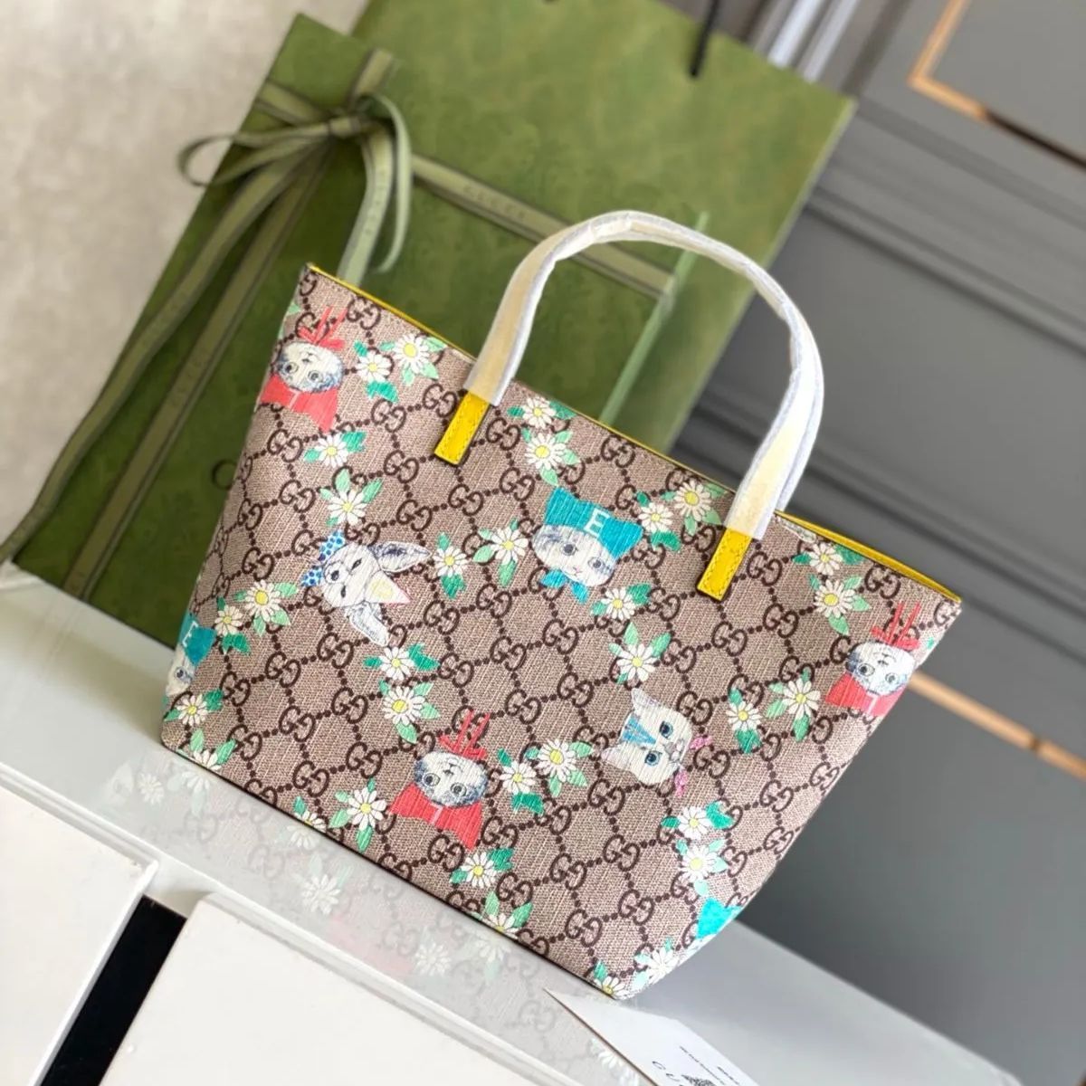 新品未使用 箱付 Gucci ノベルティトートバッグ 専用ページ - メルカリ