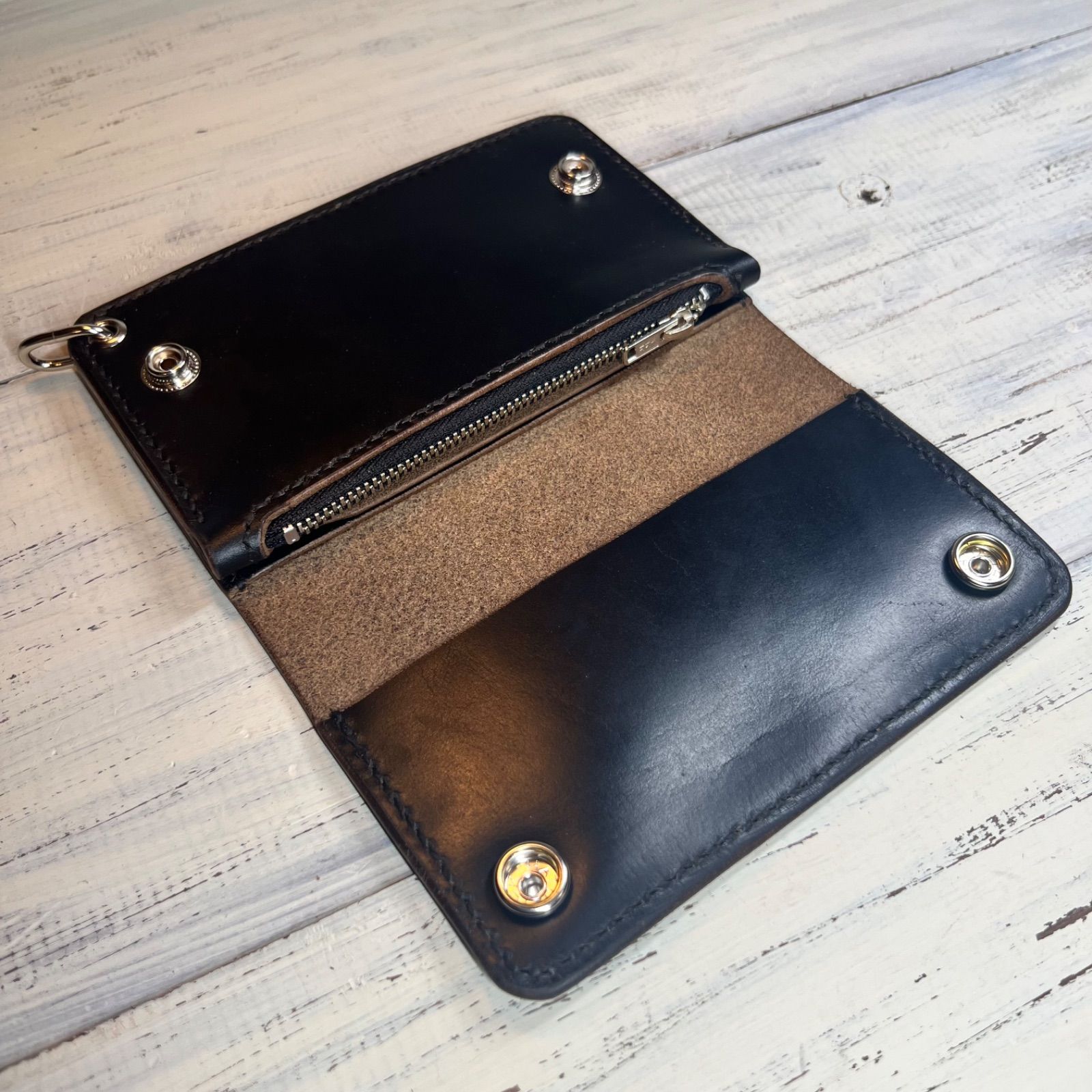 トラッカーウォレット ミドル 2層】 クロムエクセル シルバー - メルカリ