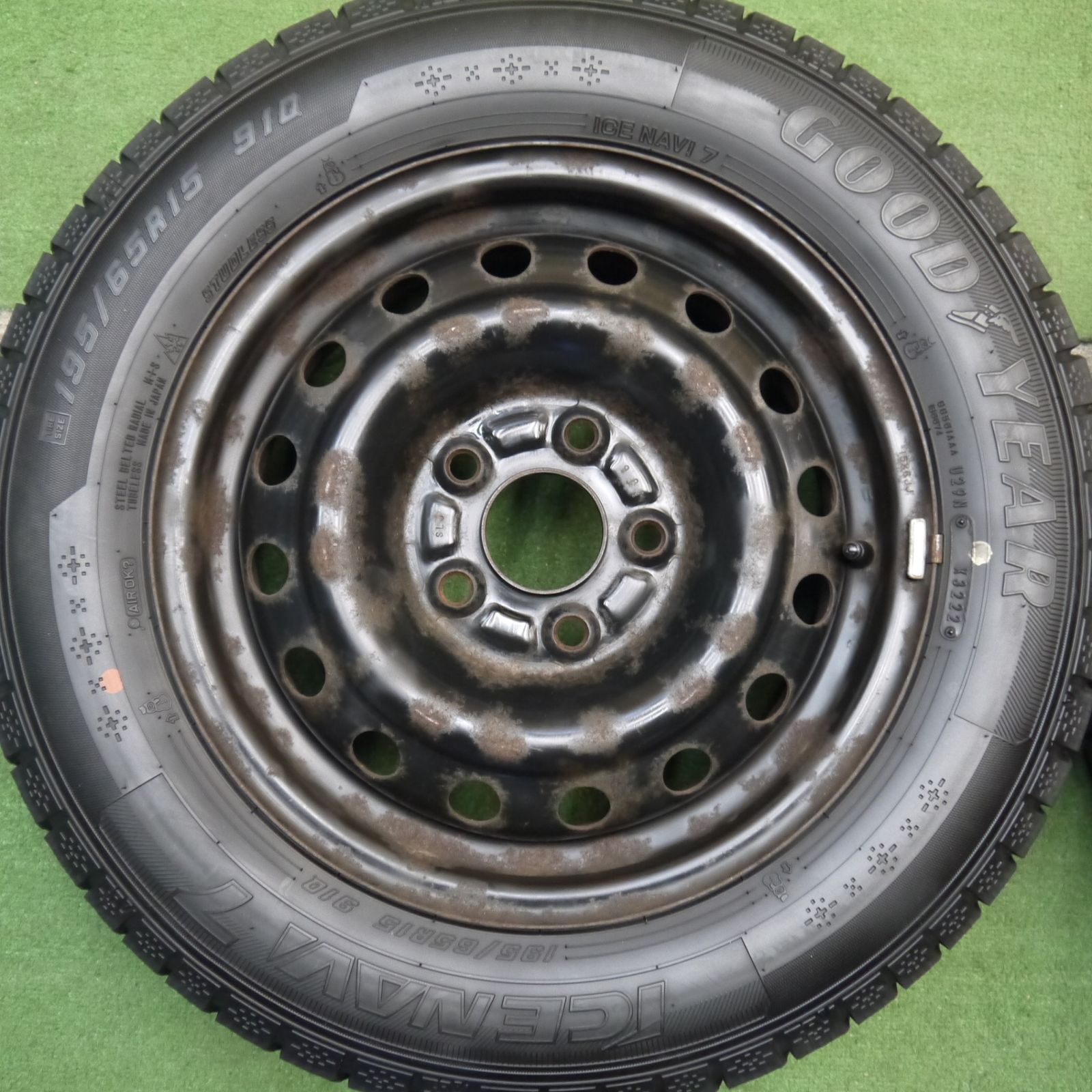 バリ溝！22年！9.5分☆スタッドレス 195/65R15 グッドイヤー アイス 
