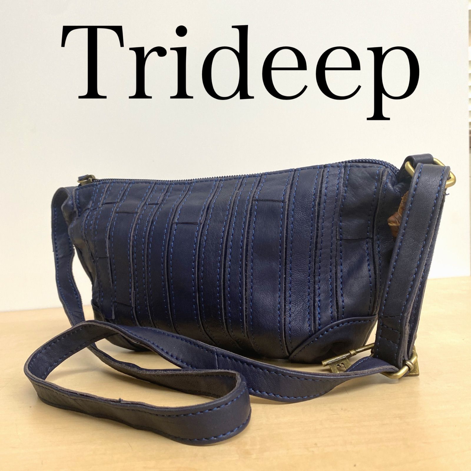 Trideep トライディープ　レザー　ショルダーバッグ　B220