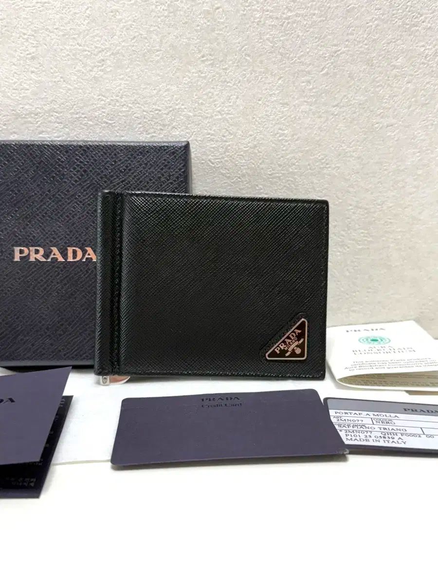 プラダ サフィアーノ マネークリップ 二つ折り財布