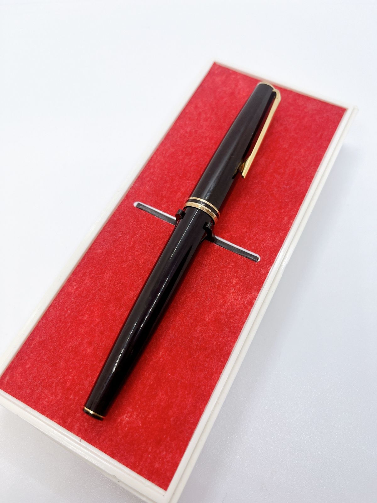 MONTBLANC/モンブラン　万年筆　クラシック　14K　ブラック/ゴールド　AT115 MONTBLANC/モンブラン 万年筆 クラシック 14K ブラック/ゴールド AT115