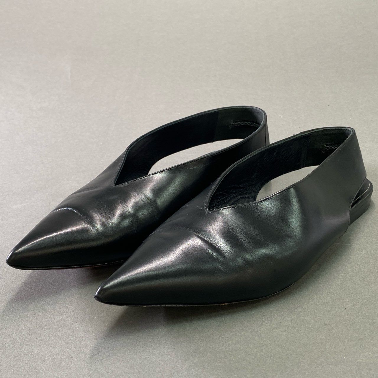 3d14 CELINE セリーヌ エッセンシャル Vネック ポインテッドトゥ 3d14 CELINE セリーヌ エッセンシャル Vネック ポインテッドトゥ