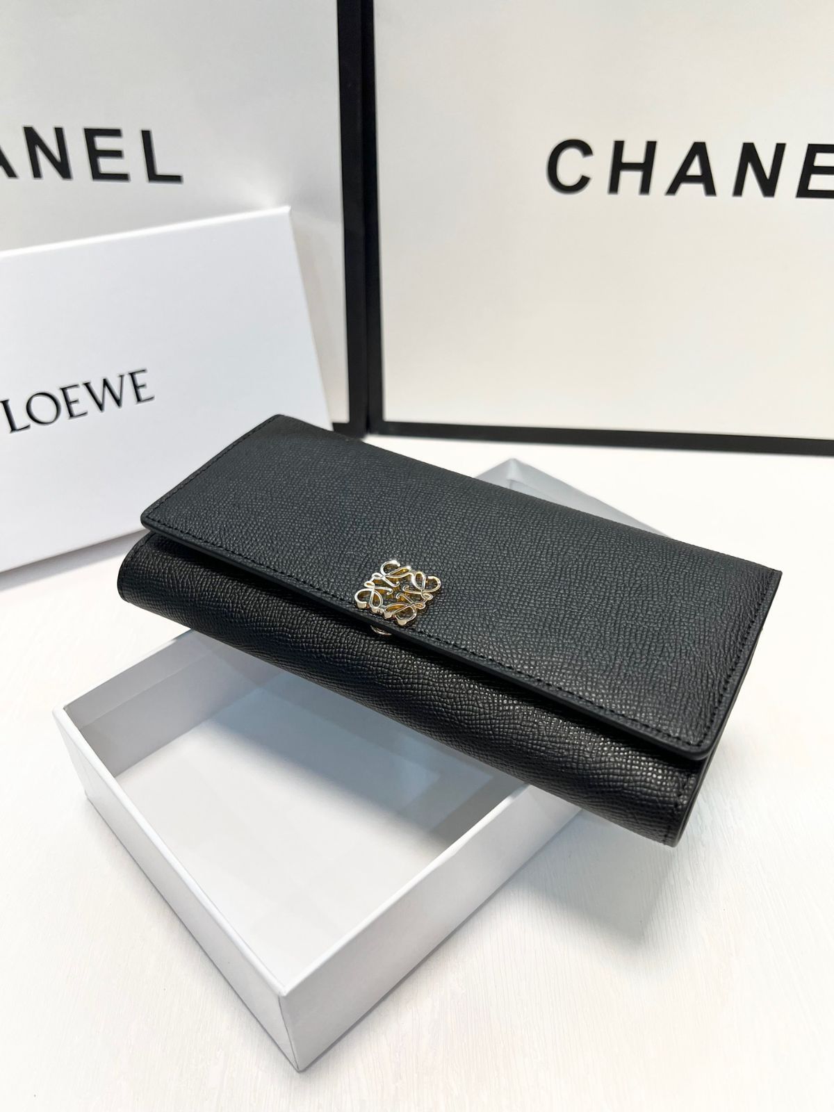 ✨鑑定済み✨LOEWE ブラック⭐ 極美品 ✨ 長財布 e0b3014bd3049f35d081fe3f3dae05