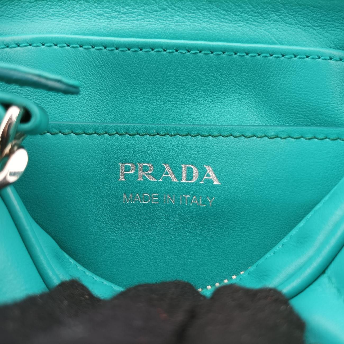 プラダPradaダイアナグラム ブルー