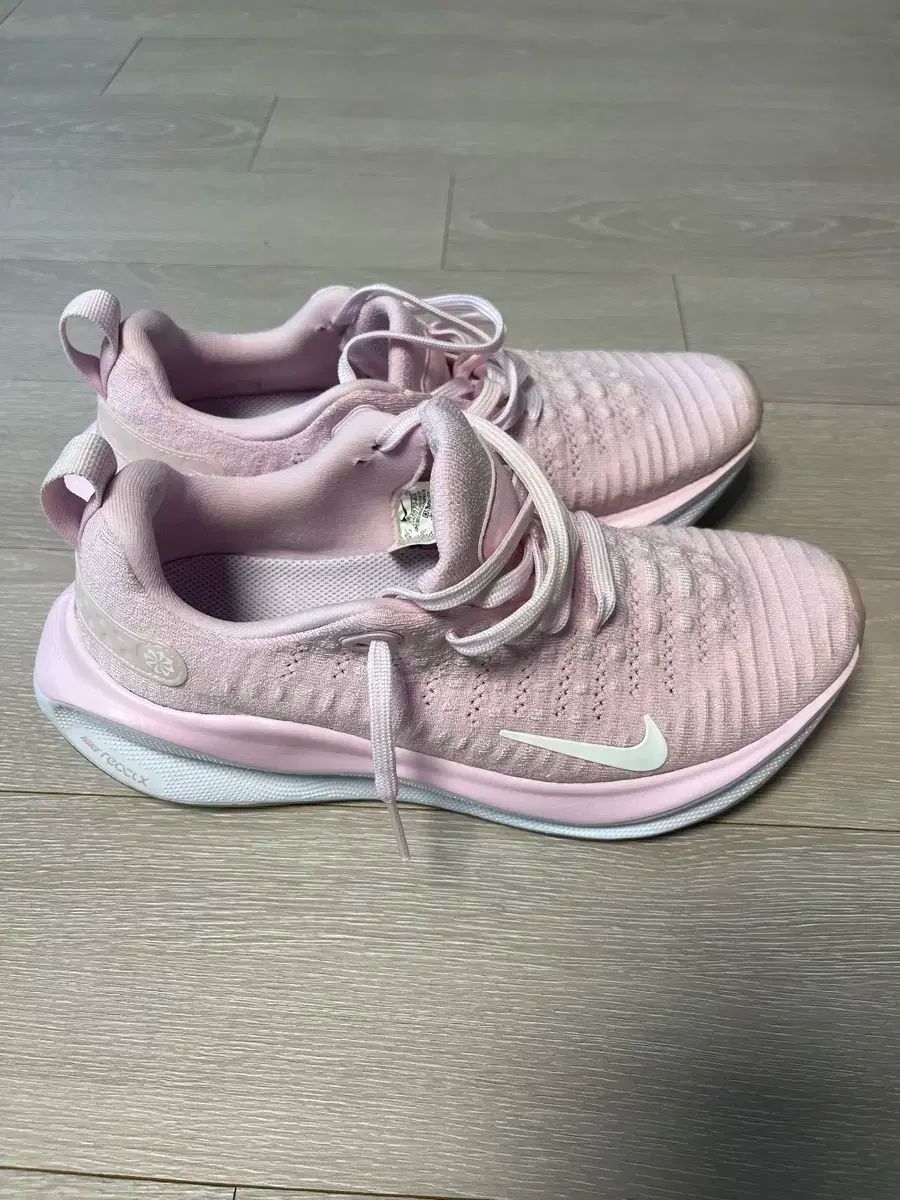 ナイキ インフィニティ ラン 4 ピンク 260mm