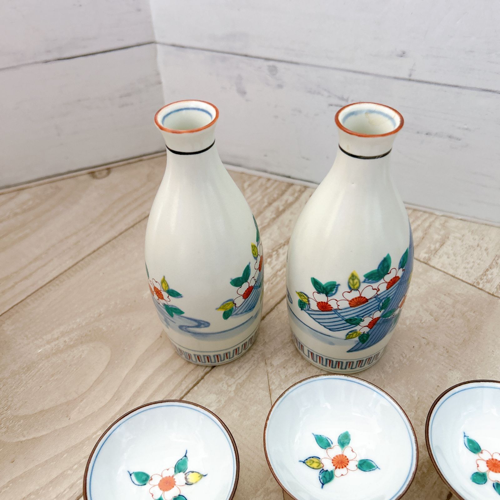 色鍋島 有田焼 酒器揃 徳利 お猪口 セット 肥前 花絵 色絵 骨董品 