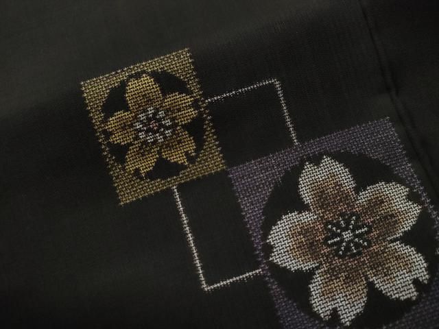 平和屋着物●本場大島紬　9マルキ　泥染め　地空き　色紙重ね舞桜文　当田安憲作　証紙付き　正絹　逸品　未使用　CAAS6758yc 平和屋着物○本場大島紬 9マルキ 泥染め 地空き 色紙重ね舞桜文 当田安