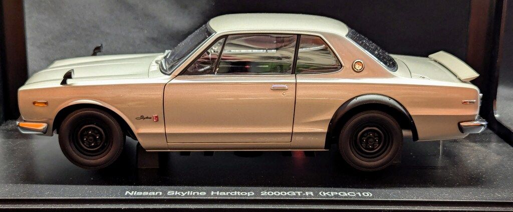 AUTOart 1|18 MILLENNIUM NISSAN SKYLINE HARDTOP 2000 GT-R KPGC10 SILVER 77381