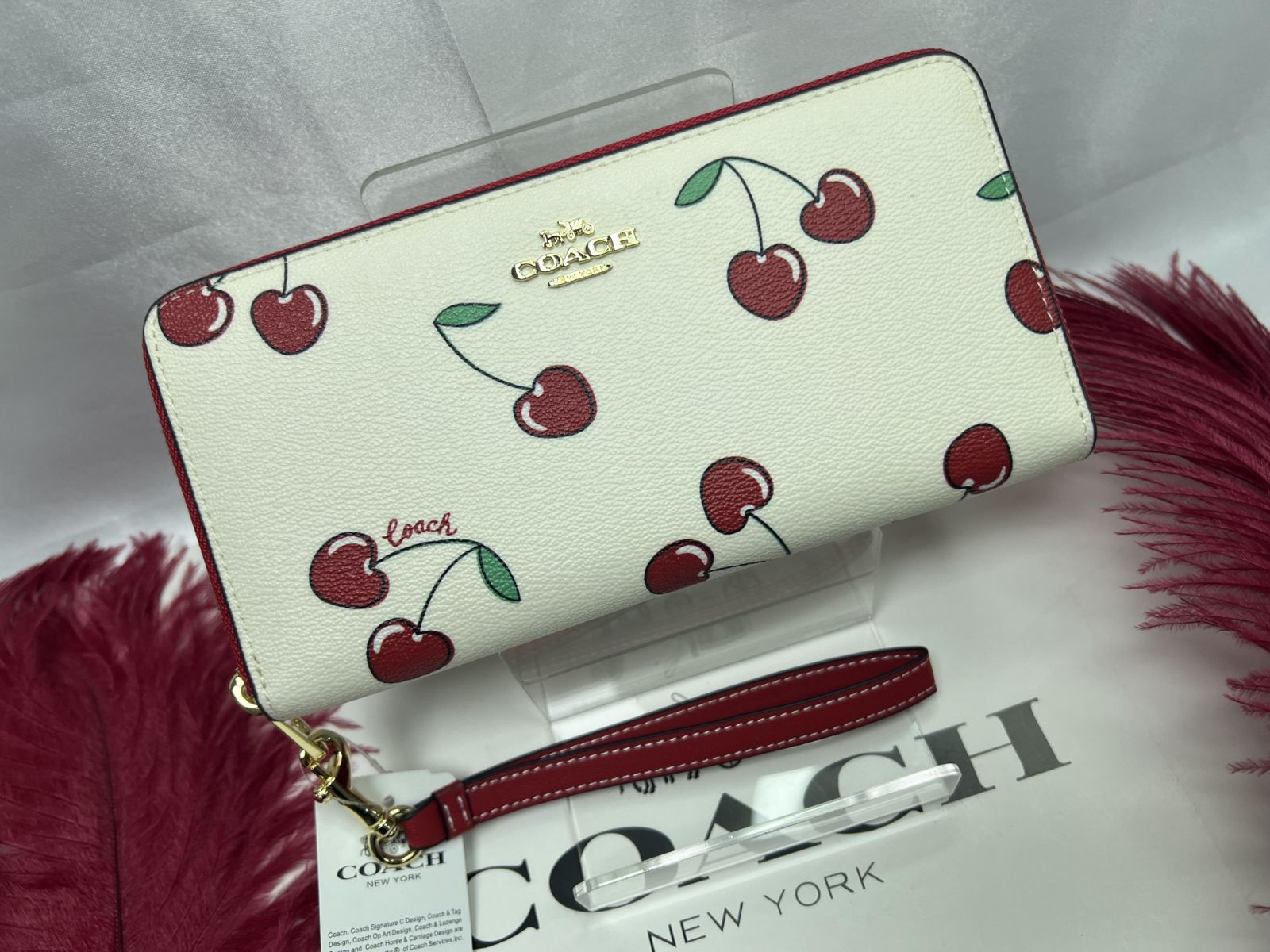 COACH ハートチェリープリント ジップアラウンド 長財布 リストレット-