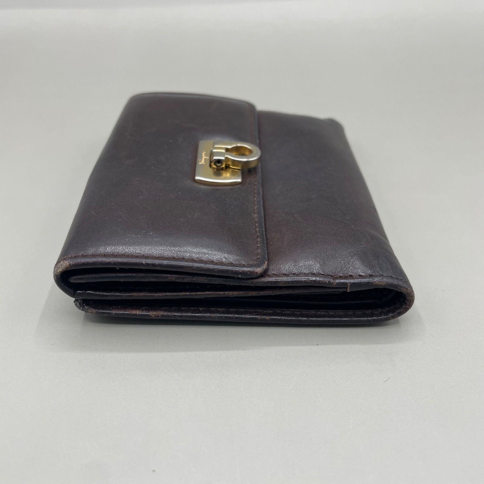 良品 Salvatore Ferragamo サルヴァトーレフェラガモ 二つ折り財布
