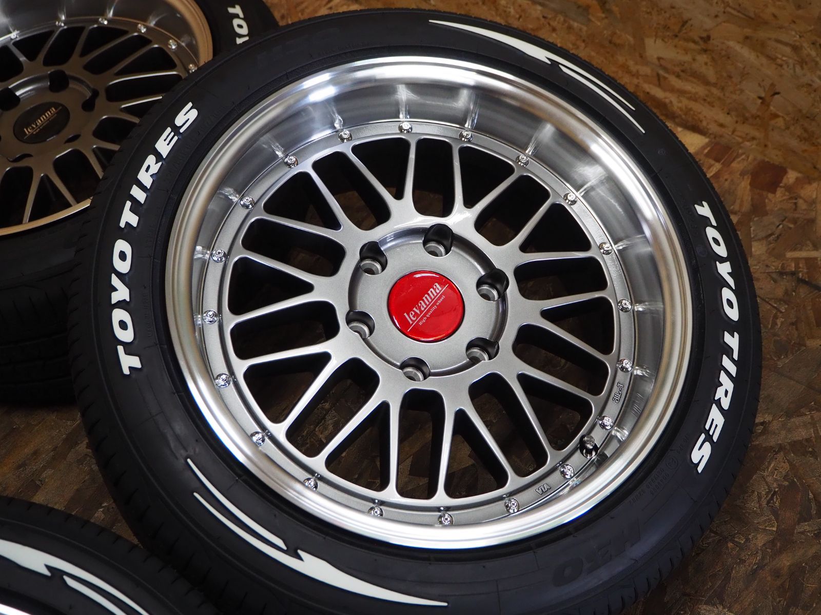 levanna v10LTH ホイール 新品☆オーバーフェンダー ツライチ設定☆高級 メッシュ 深リム