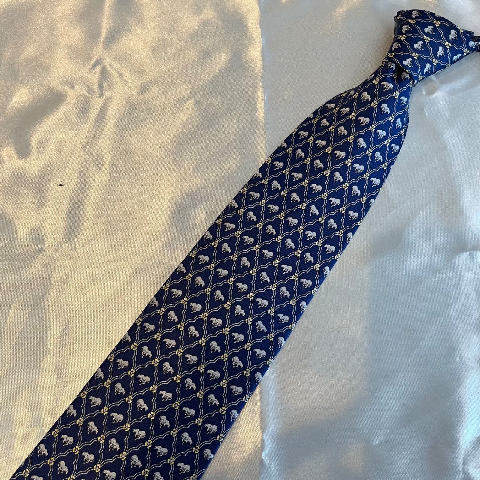 【新品】シャルべ ネクタイ 元値33,000円 ブルー ネクタイ 42／29588 | CHARVET/シャルベ | 三越伊勢丹