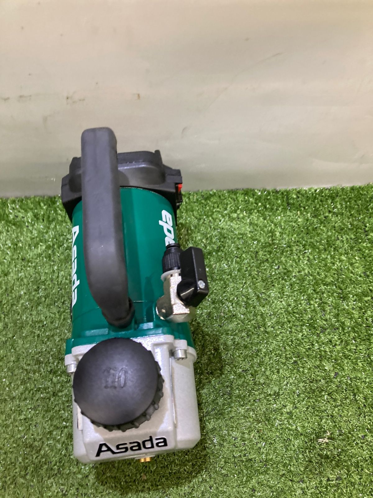 中古品】【0921】☆Asada(アサダ) 18v充電式真空ポンプ1.5CFM-BC(本体 