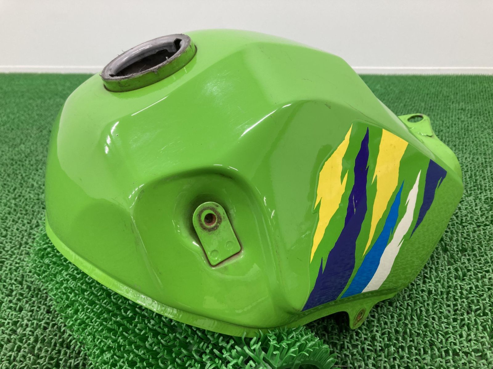 CB400SF タンク 凹み無し！サビ無し！ バイク塗装・凹んだタンク割れた