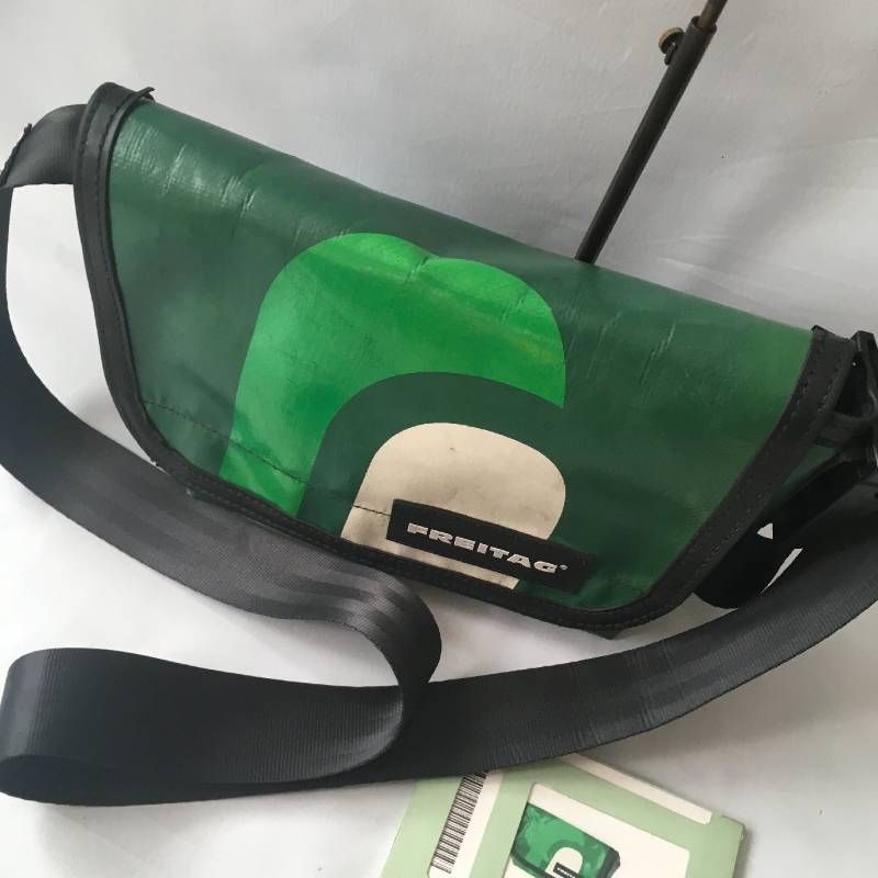 FREITAG フライターグ　ショルダーバッグ　緑 美品 FREITAG フライターグ ショルダー バッグ - メルカリ