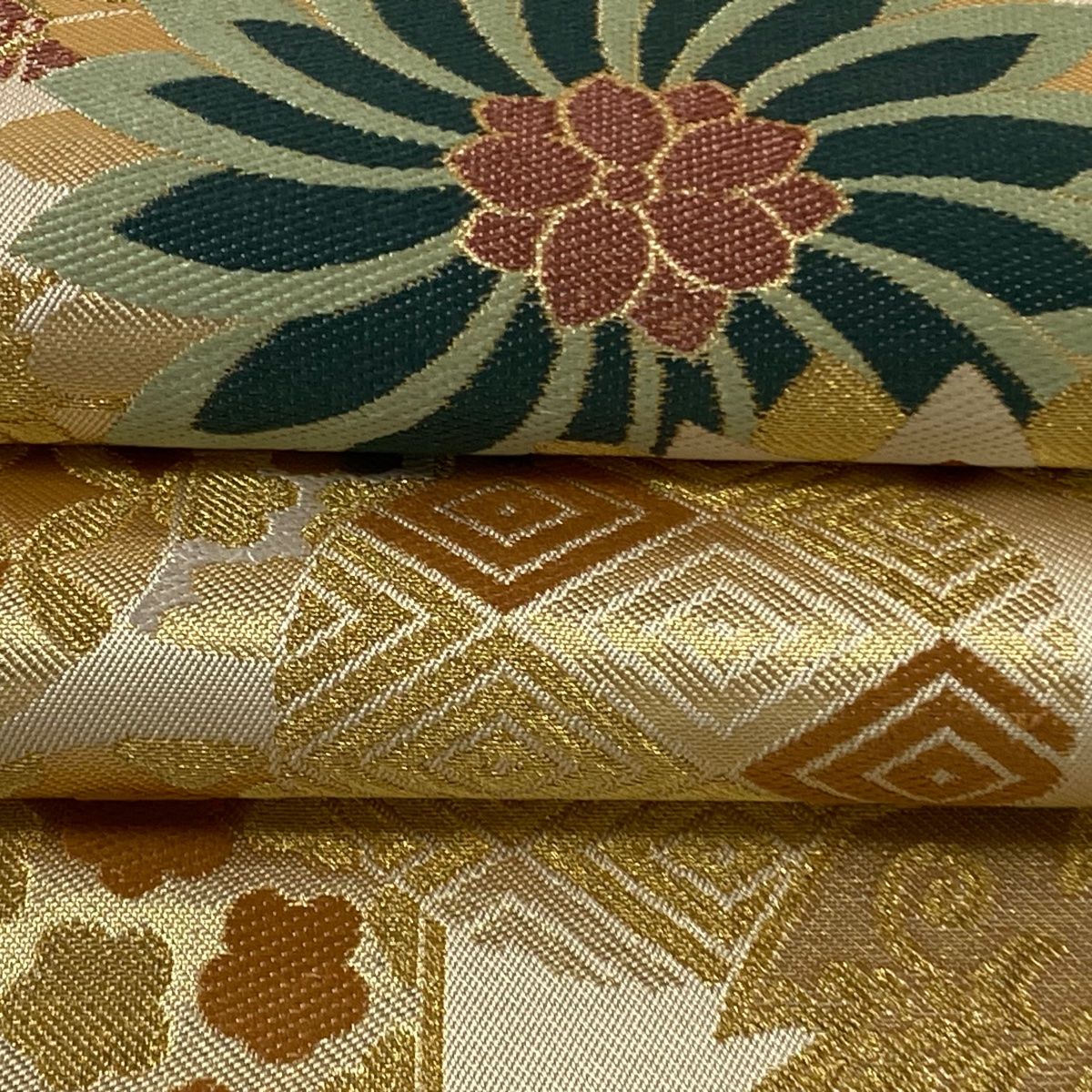 袋帯 美品 逸品 川島織物 落款 草花 入子菱 金糸 箔 ベージュ 六
