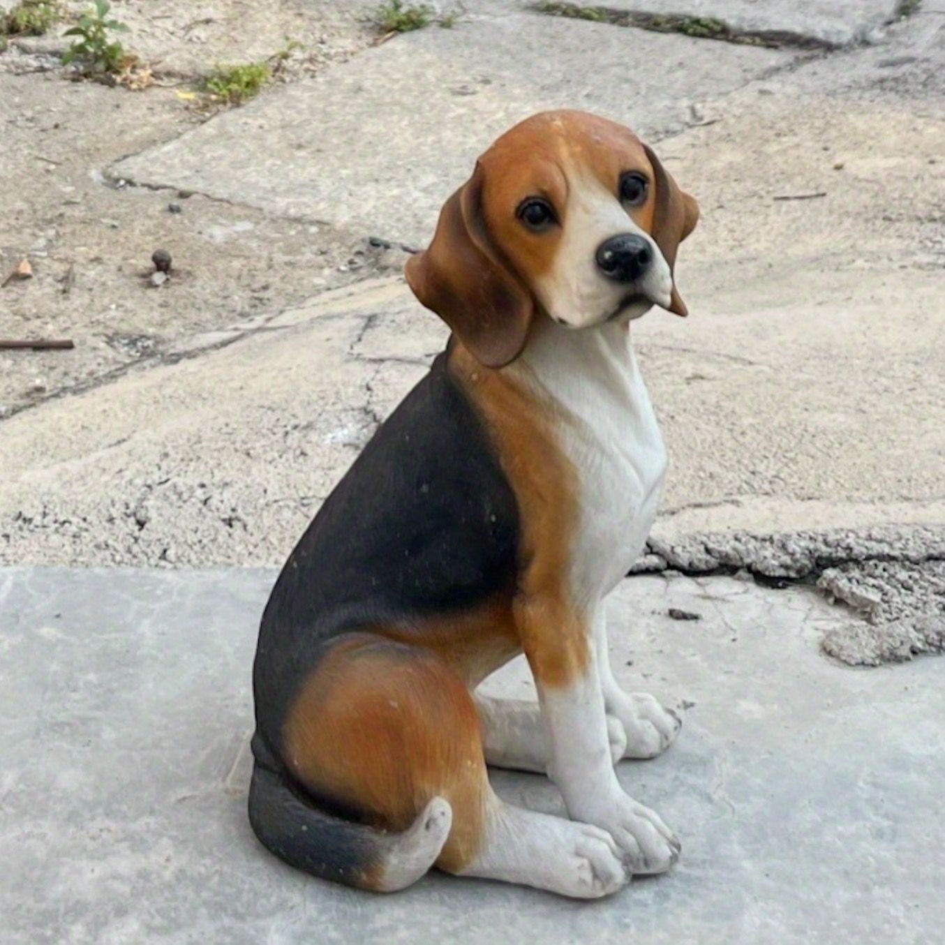 ビーグル犬　置物 犬の置物 ビーグル 成犬 お座り ラージサイズ 大きくてリアルな