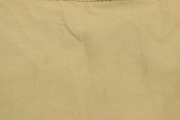 ベージュ