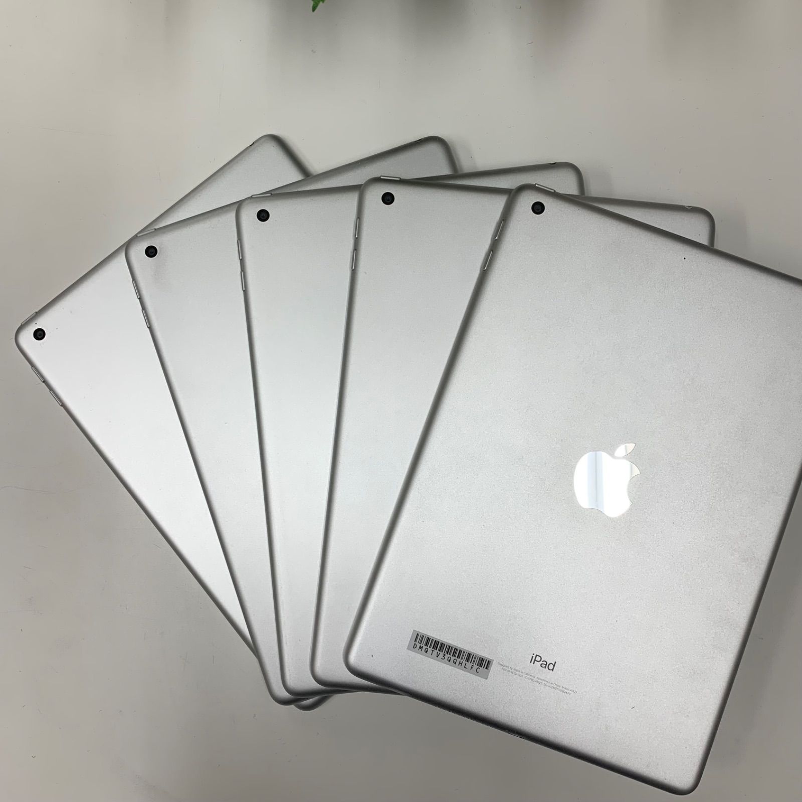 iPad 第5世代 32GB 9.7インチ シルバー iPad タブレット 本体 第5世代