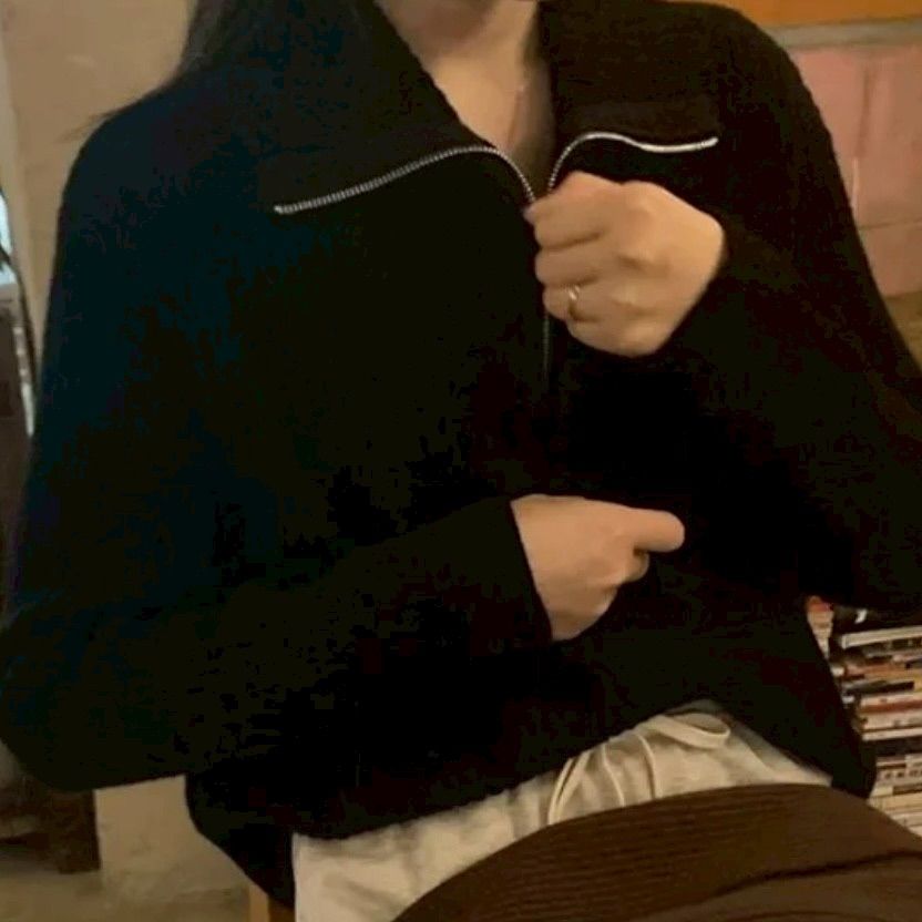 ジップアップ ニット トップス ハイネック ボア 黒 韓国 cr2036 ジップアップ ニット トップス ハイネック ボア 黒 韓国 cr2036