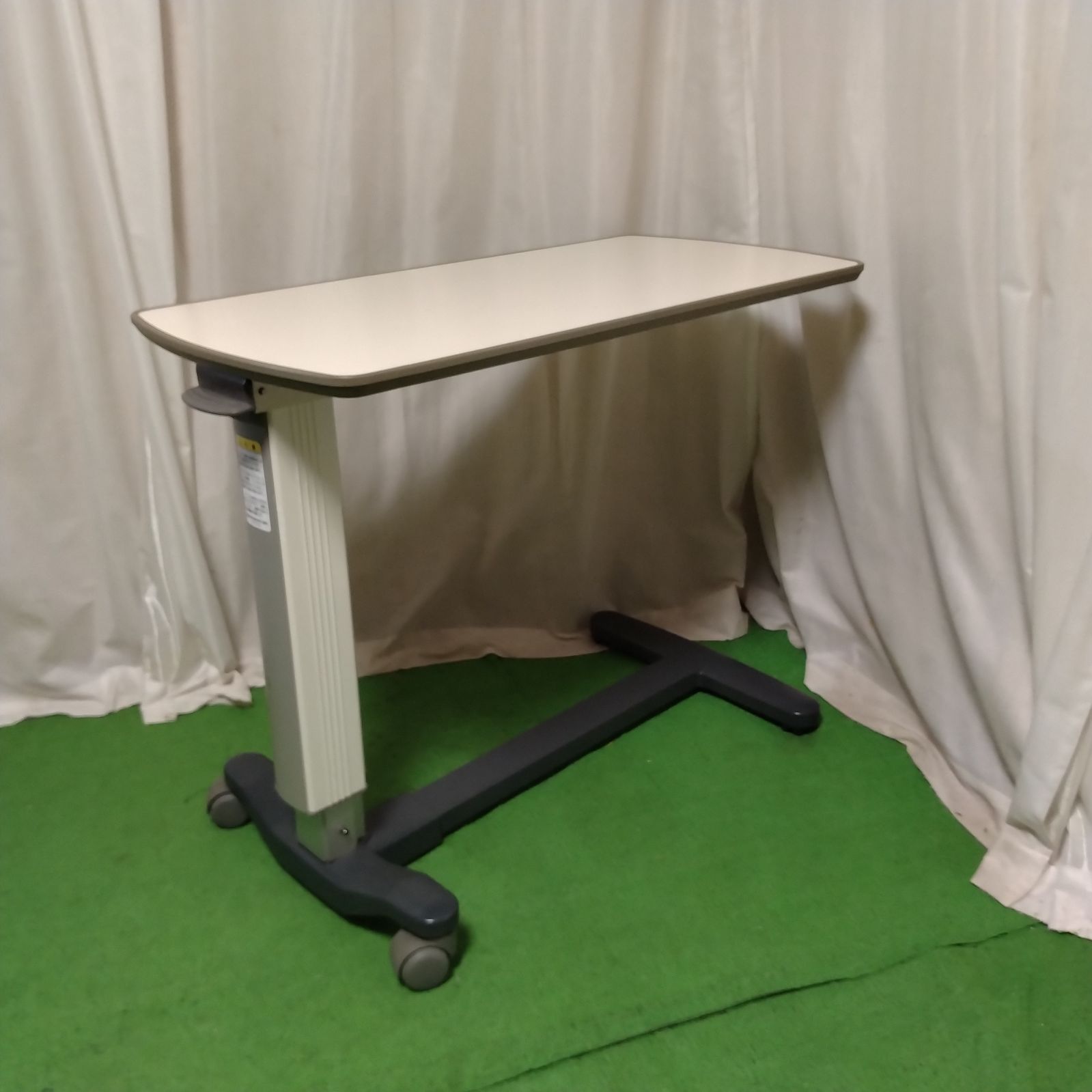 OT-14419 パラマウントベッド KF-192 サイドテーブル ベッドサイドテーブル 介護テーブル 高さ調節可 天板 アイボリー 在宅介護 福祉用具 介護用品 洗浄 消毒済 介護