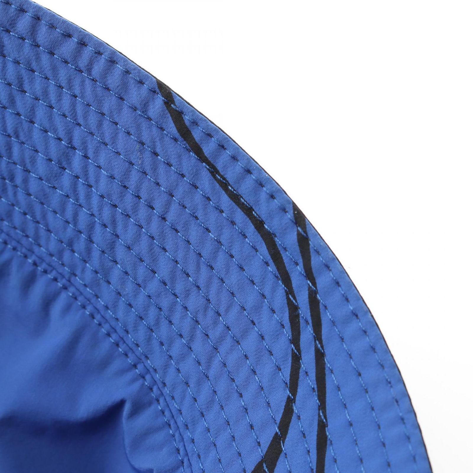 ブラック ブルー