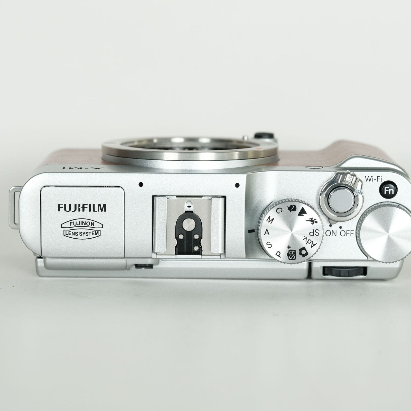FUJIFILM X-M1 ボディ シルバー 富士フイルム ミラーレス一眼カメラ