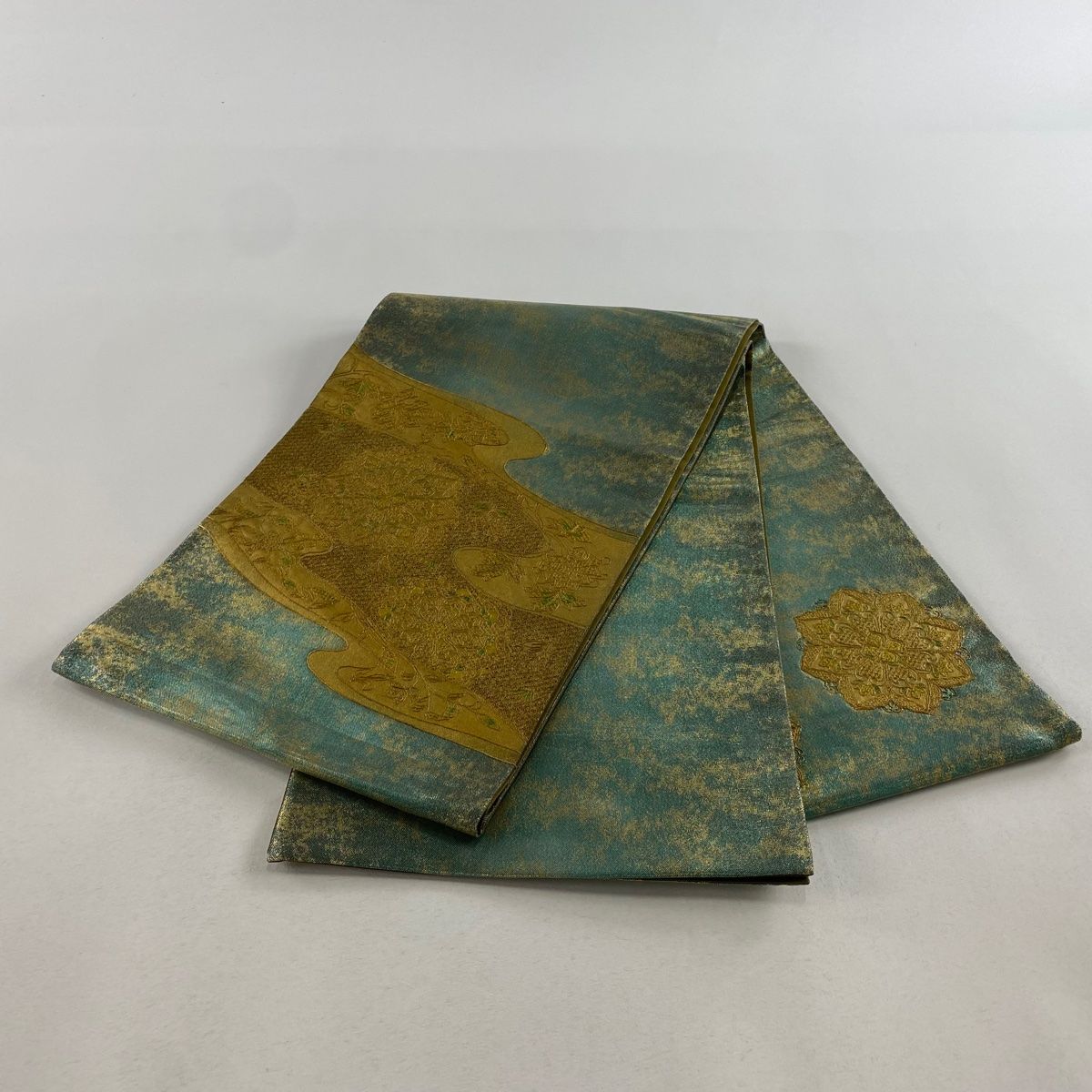 中古美品 袋帯 唐草花模様 金×緑系■N70805-6 袋帯 秀品 華文 花唐草 金彩 刺繍 青緑 お太鼓柄 正絹 【中古