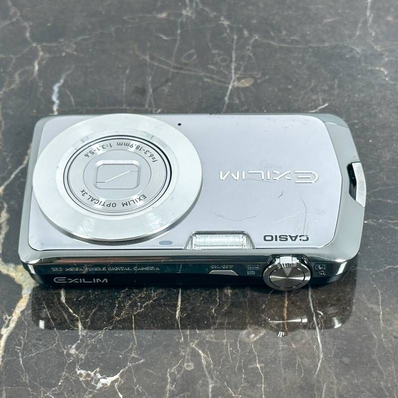 CASIO EXILIM EX-Z2 シルバー デジカメ - メルカリ