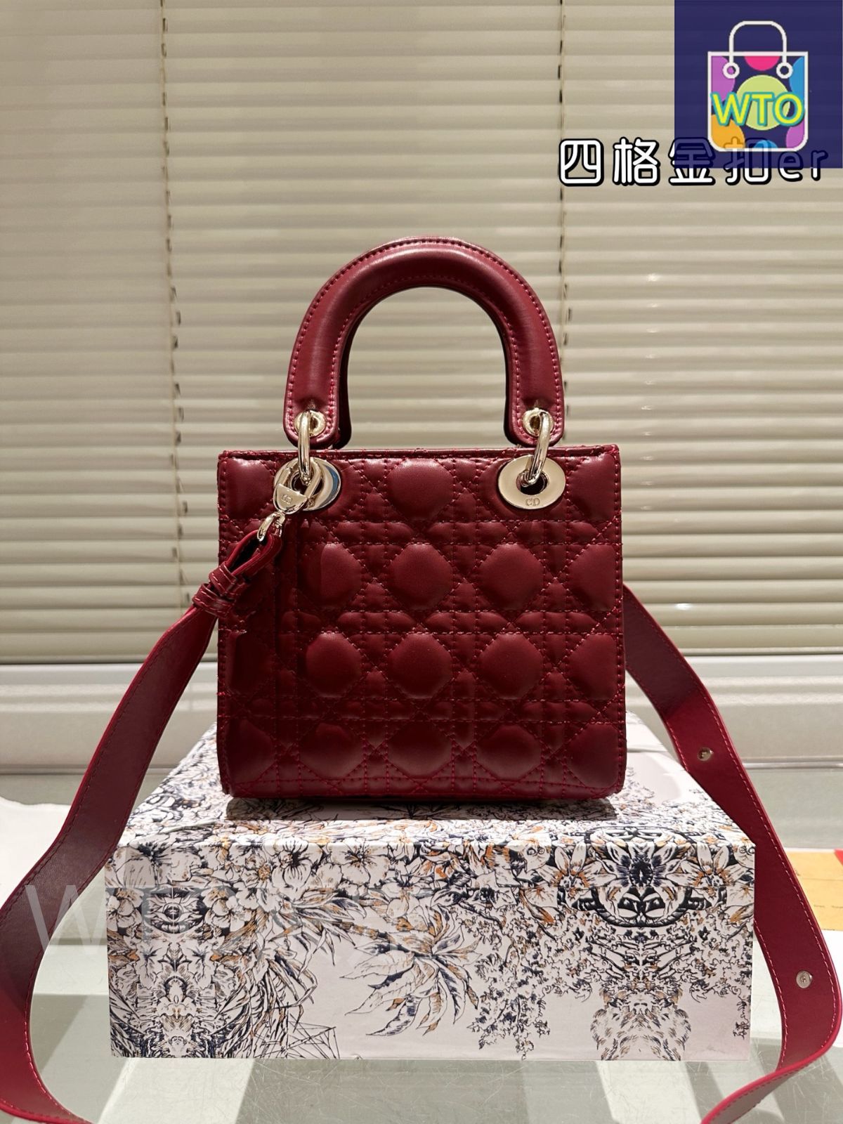 今日特価】Dior Lady Dior Lambskin Bag with Foldable Gift Box
