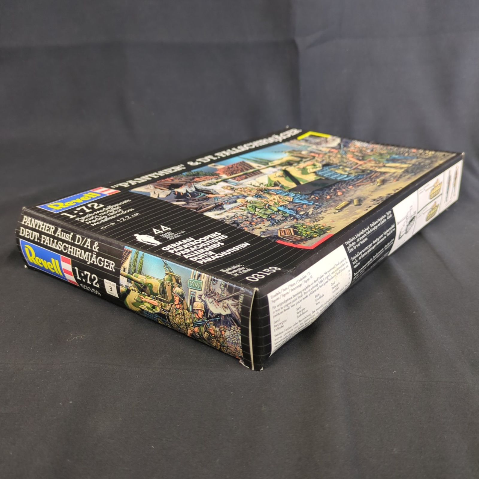輸入フィギュア Revell レベル 03159 1 72 Panther - Deutsche Fallschirmjäger パンサーとドイツ降下猟兵