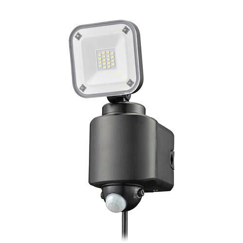 【新品・3営業日で発送】OHM オーム電機 防犯センサーライト1灯(1600lm／昼光色／コンセント式、コード長3m／焦電型赤外線センサー／保護等級IP44) LS-A160W1
