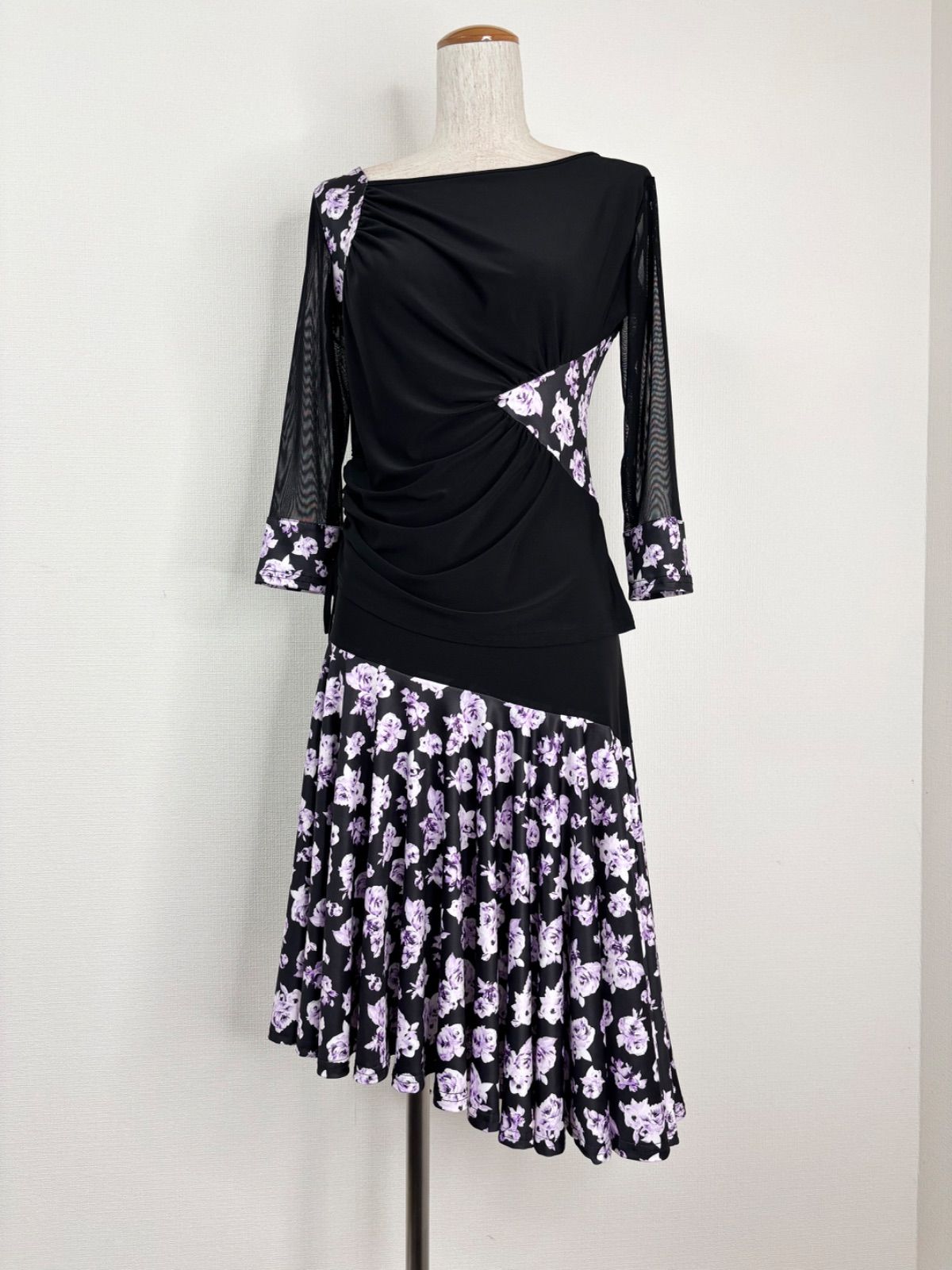 定価9,900円 ZUMBA 正規品 Vネック スパンコール メッシュTシャツ V