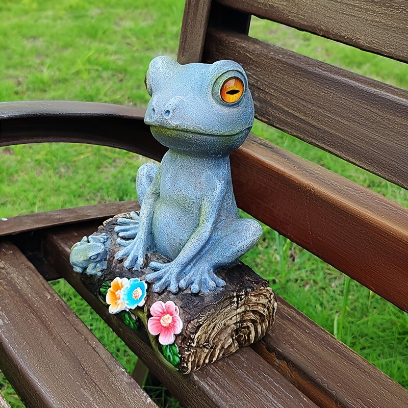 置物 オブジェ ガーデンオーナメント 丸太の上に乗っているカエル かえる グレー 屋外 屋内 室内 インテリア 玄関 リビング ダイニング 装飾 庭 ガーデニング 装飾 ガーデン 樹脂 可愛い ギフト インテリア用品 贈り物 雑貨 バルコニー