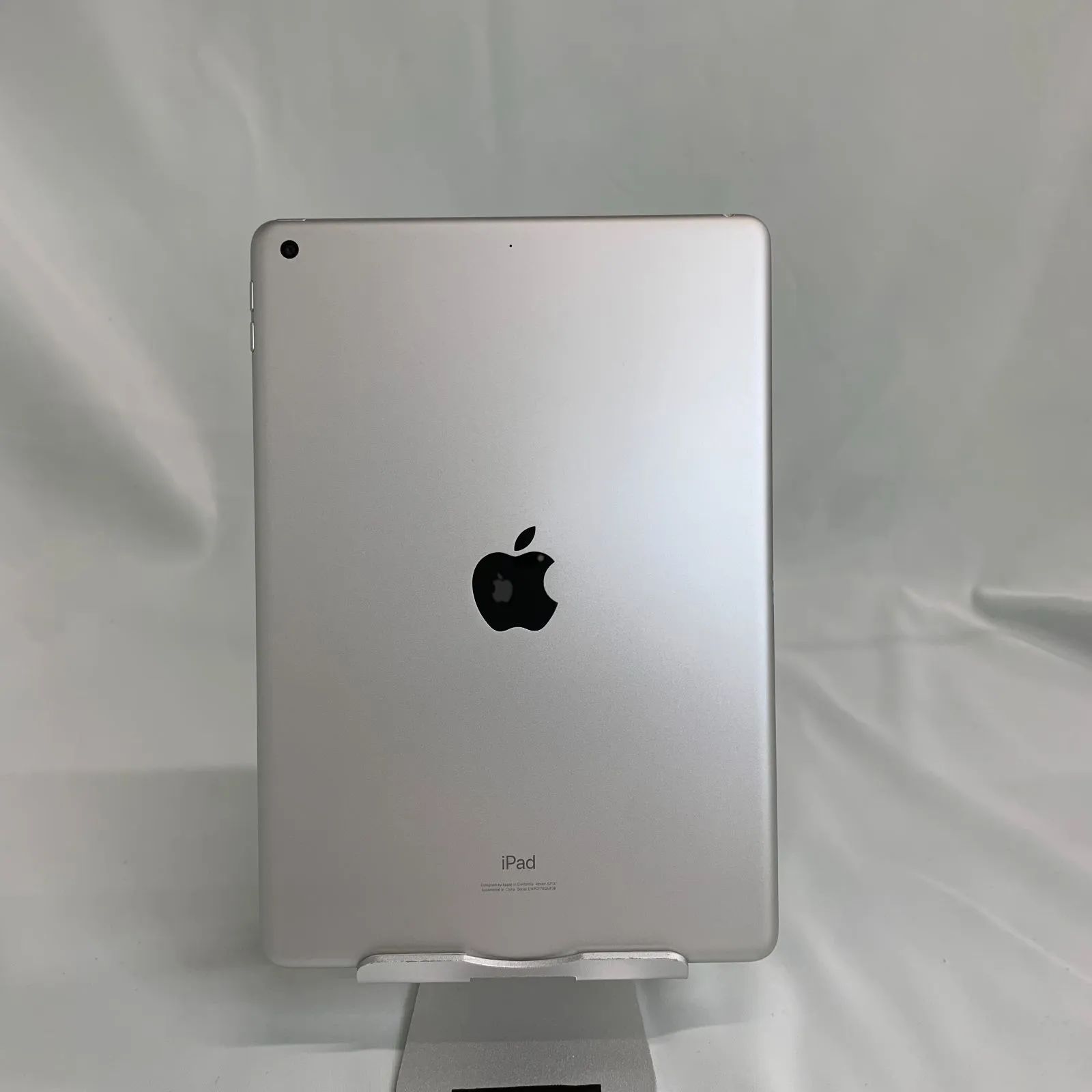 ☆訳あり品☆【充電器付き】iPad 第7世代 wifi 128GB Silver A2197 