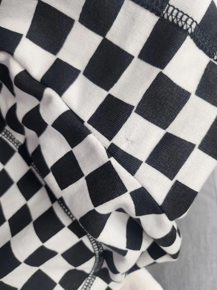 フード付き ジップアップパーカー