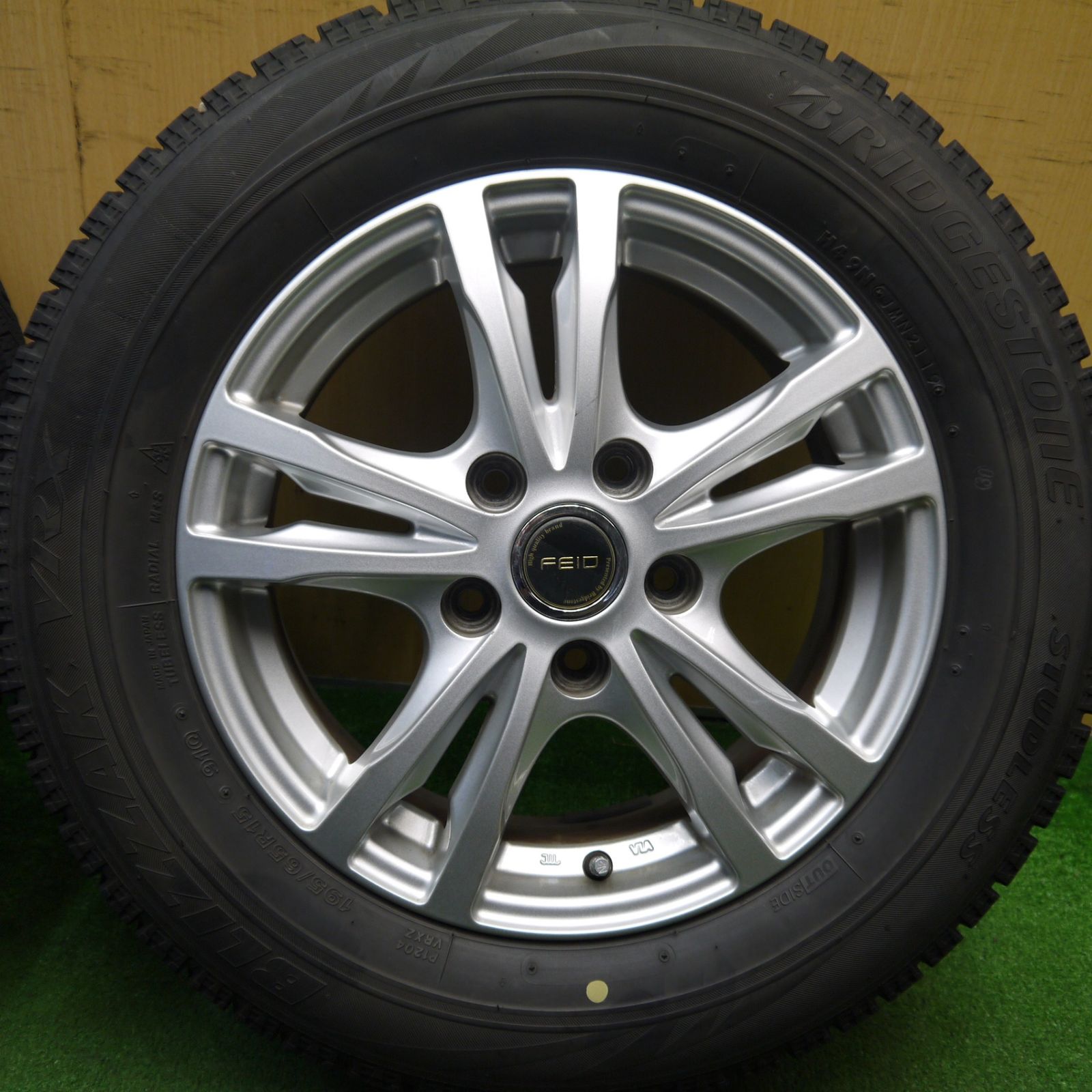 送料無料】195/65R/15 VRX3 スタッドレスホイール付き4本セット 195