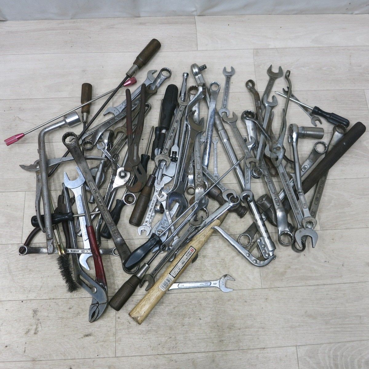 [送料無料] 大量まとめ売り◆KTC TOYOTA TOOL 等 スパナ コンビネーションレンチ めがねレンチ ソケット エクステンション ラチェット プライヤー ペンチ ドライバー ハンマー 等 工具◆