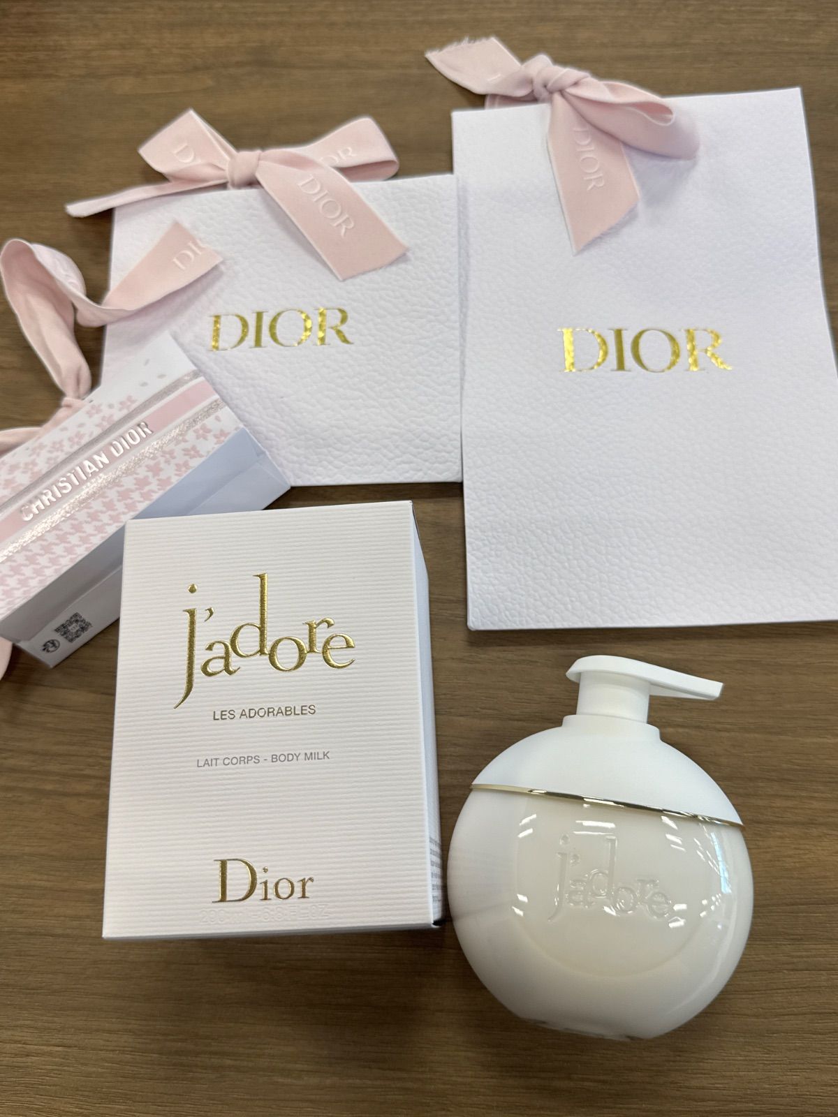 【新品未使用ギフトショッパー付】Dior ジャドール ボディ ミルク 200ml 新品 Dior ジャドール ボディ ミルク ショッパー付き ショッパー