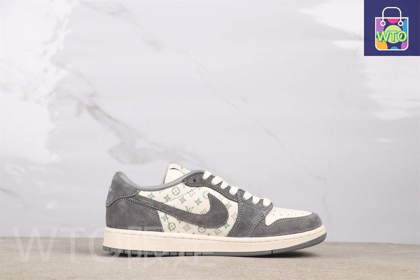 今日 Jordan SJ2068-001 Gray Suede グレイスエード