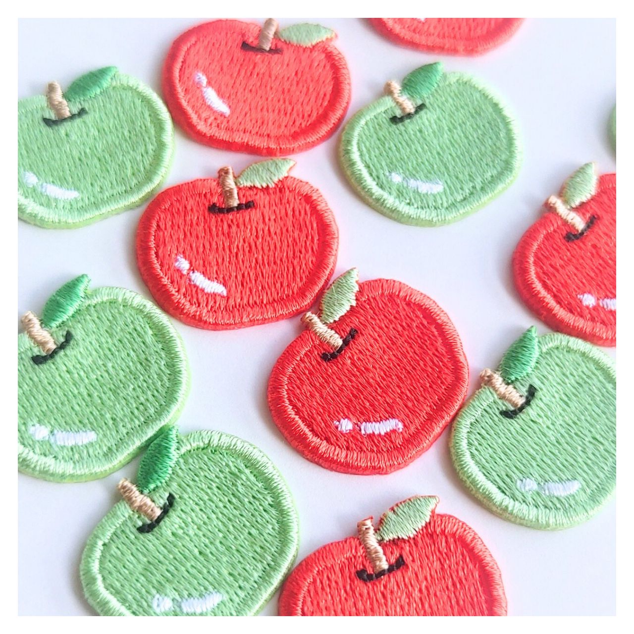 りんご)刺繍ワッペン3枚入り - メルカリ