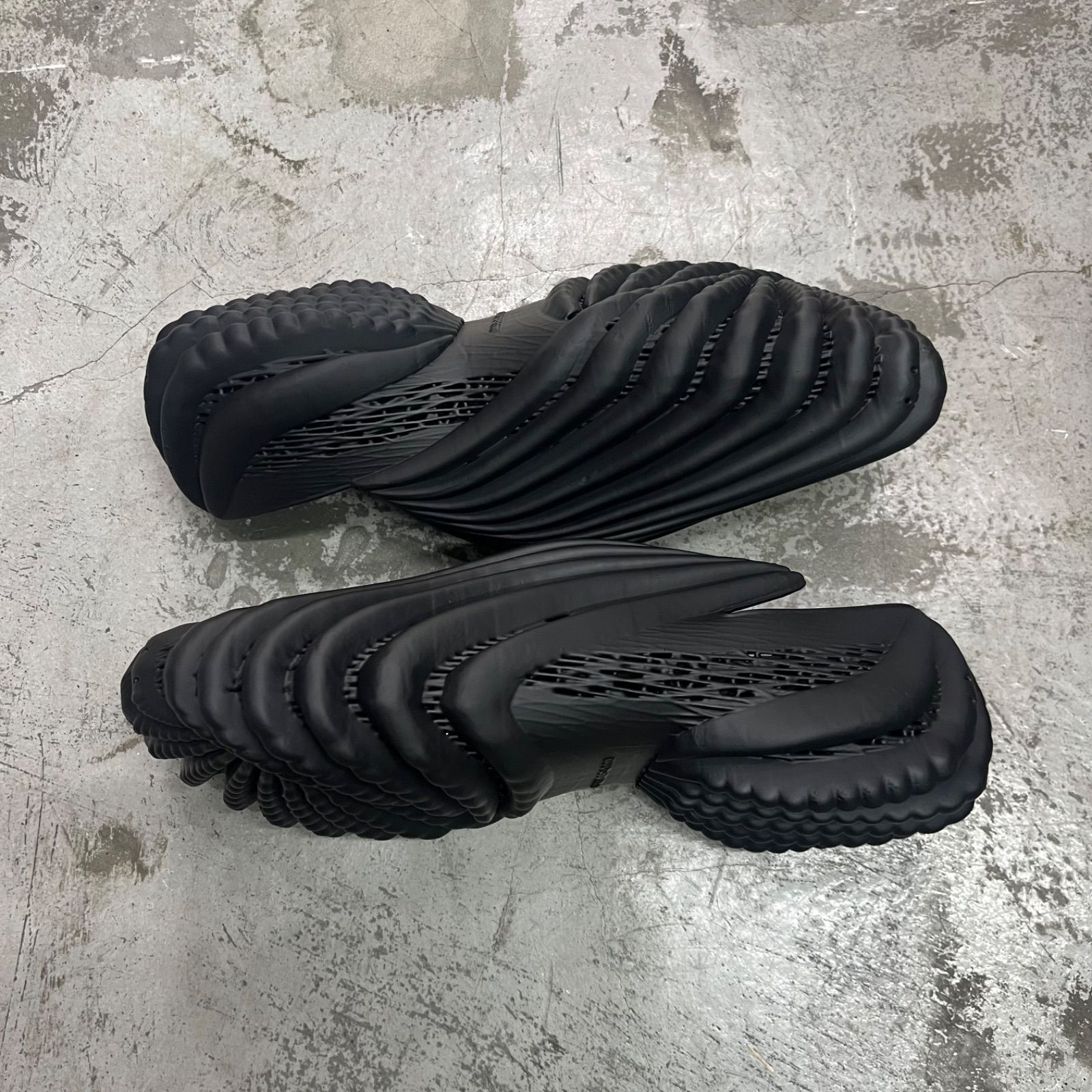 参考上代47520円 未使用品 ALIVEFORM ARMIS SLIDE 