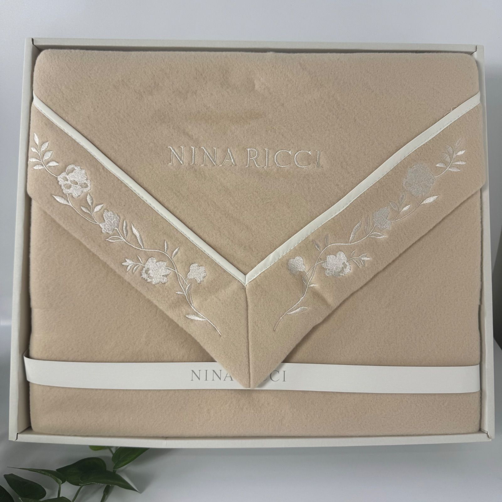 【新品未使用】NINA RICCI　高級毛布　クリーム色　暖か　フランス×日本製 NINA RICCI（毛布）のフリマアイテム一覧