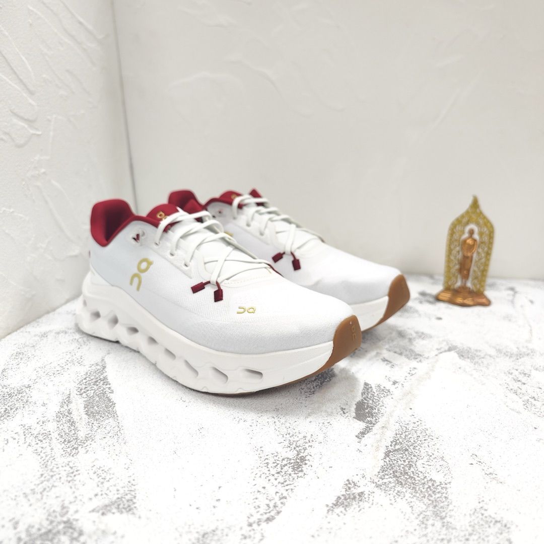 あーちん。Cloudtilt 巳年限定カラー　ホワイト/レッド26.5cm ON Cloudtilt（クラウドティルト）ホワイトレッド スニーカー
