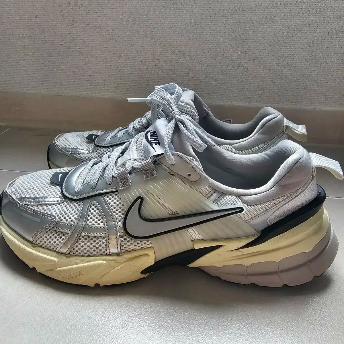 V2K サミットを実行 白 シルバー 275