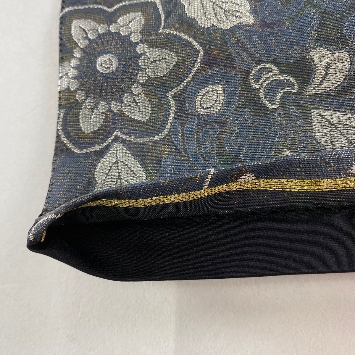 袋帯 美品 秀品 華文 花唐草 金銀糸 箔 灰色 六通 正絹 【中古